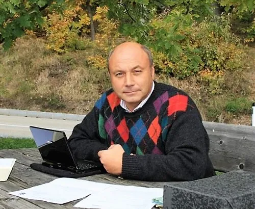 Ernst Moldaschl bei der Arbeit im Freien